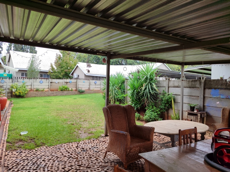 6 Bedroom Property for Sale in Flamwood North West